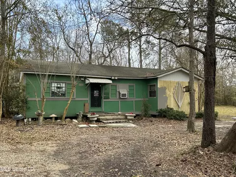 9640 Comstock Ave, Ocean Springs, MS 39565