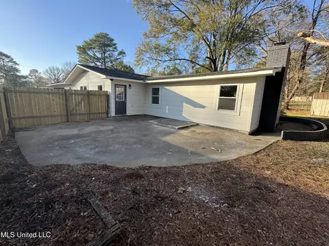 Exterior - 1262 Summer Ln, Jackson, MS 39211 photo 8 of 13