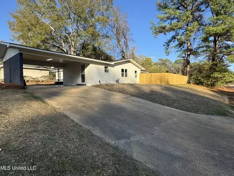 Exterior - 1262 Summer Ln, Jackson, MS 39211 photo 3 of 13