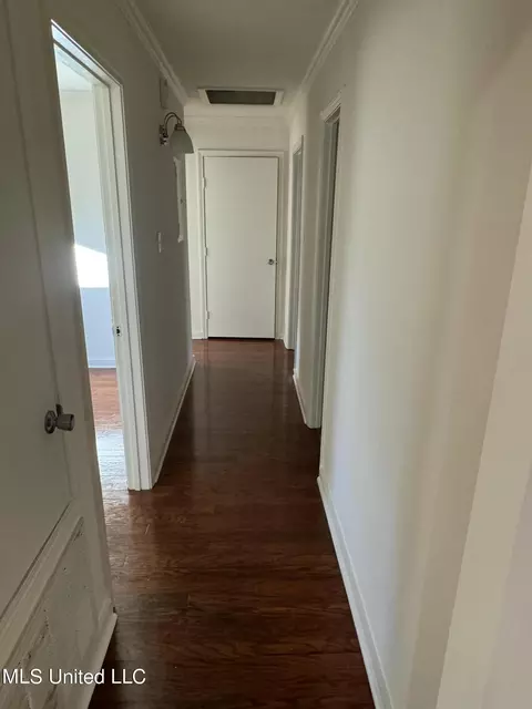 Entry Way - 1262 Summer Ln, Jackson, MS 39211 photo 1 of 2