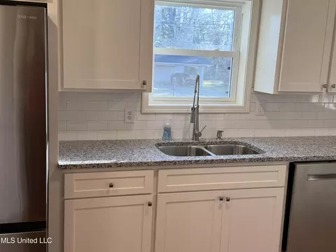 Kitchen - 1262 Summer Ln, Jackson, MS 39211 photo 3 of 4