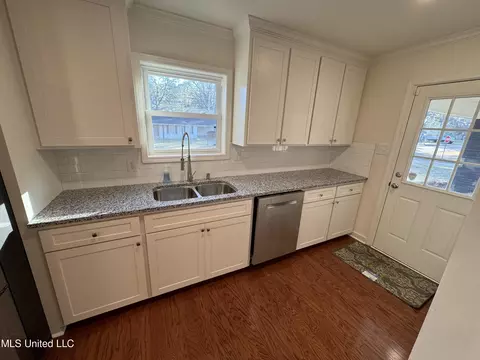 Kitchen - 1262 Summer Ln, Jackson, MS 39211 photo 2 of 4