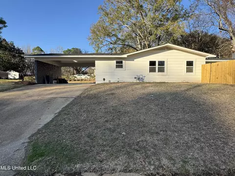 Exterior - 1262 Summer Ln, Jackson, MS 39211 photo 5 of 13