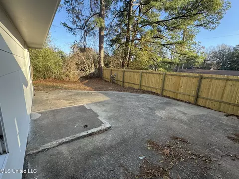 Exterior - 1262 Summer Ln, Jackson, MS 39211 photo 6 of 13