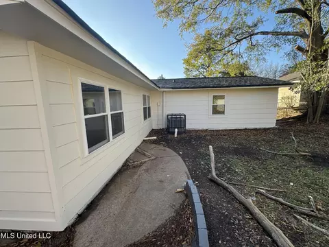 Exterior - 1262 Summer Ln, Jackson, MS 39211 photo 11 of 13
