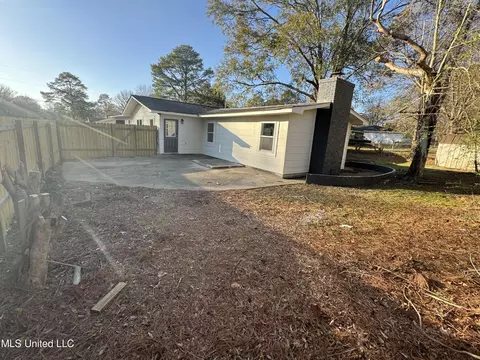 Exterior - 1262 Summer Ln, Jackson, MS 39211 photo 7 of 13