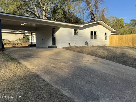 Exterior - 1262 Summer Ln, Jackson, MS 39211 photo 4 of 13