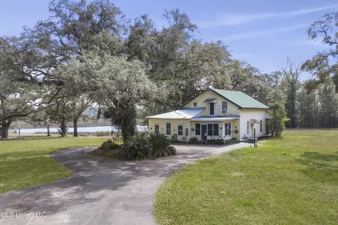 3608 Knapp Rd, Ocean Springs, MS 39564