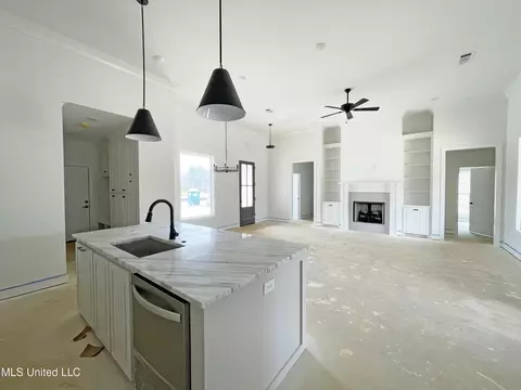303 Tremont Dr, Florence, MS 39073 photo 2
