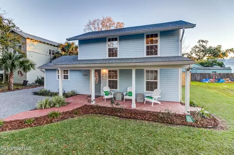 332 State St, Bay Saint Louis, MS 39520