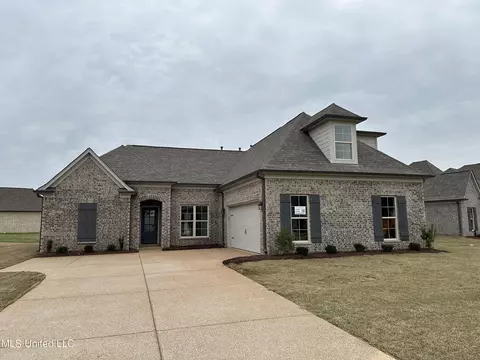 1840 Benton Dr, Hernando, MS 38632