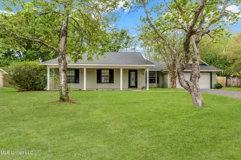 5329 Culeoka Dr, Ocean Springs, MS 39564