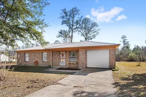 9204 Tammy Ln, Moss Point, MS 39562