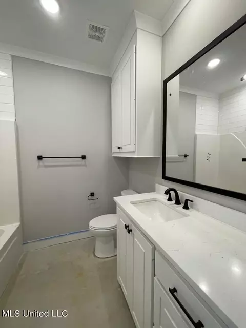 Bath - 205 Wethersfield Dr, Florence, MS 39073 photo 4 of 4