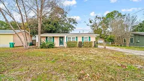 32 E Park St, Gulfport, MS 39507