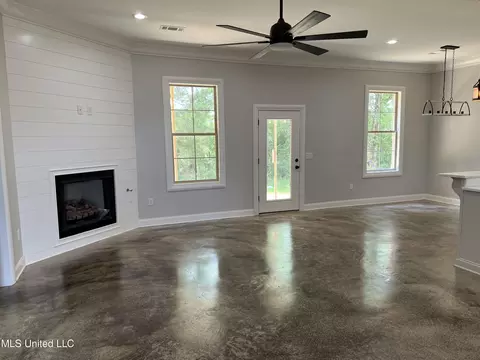 136 Lashonda Cir, Canton, MS 39046 photo 2