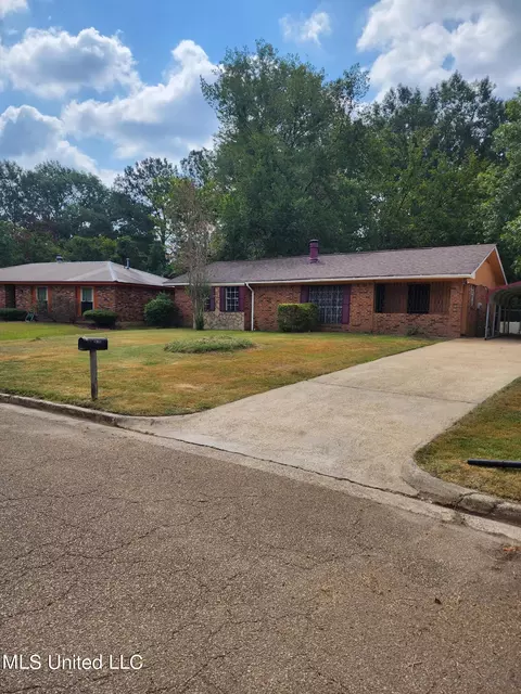 4969 Oak Leaf Dr, Jackson, MS 39212