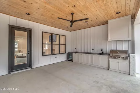 Exterior - 166 Westlake Cir, Madison, MS 39110 photo 6 of 23