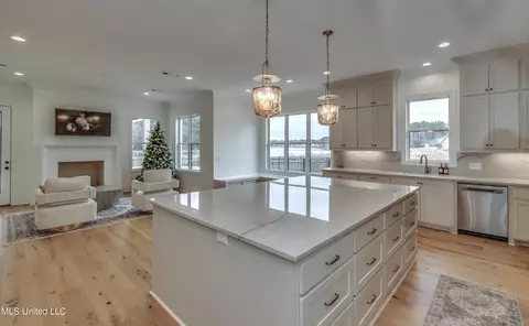 Kitchen - 166 Westlake Cir, Madison, MS 39110 photo 7 of 8
