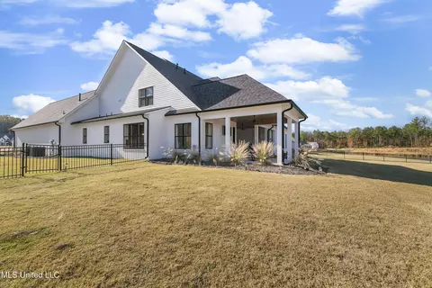 Exterior - 166 Westlake Cir, Madison, MS 39110 photo 18 of 23