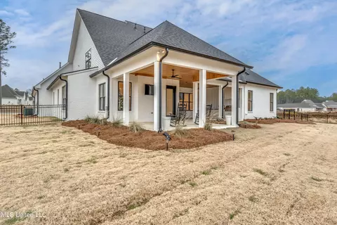 Exterior - 166 Westlake Cir, Madison, MS 39110 photo 9 of 23