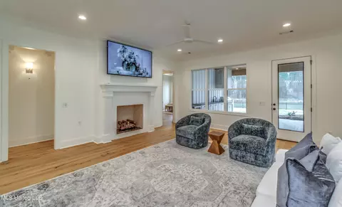 Living - 166 Westlake Cir, Madison, MS 39110 photo 3 of 7