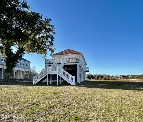 108 S Beach Blvd, Waveland, MS 39576
