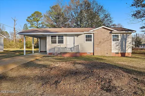 1210 Saint Augustine Dr, Pearl, MS 39208