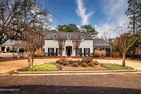 18 Highland Meadows Dr, Jackson, MS 39211