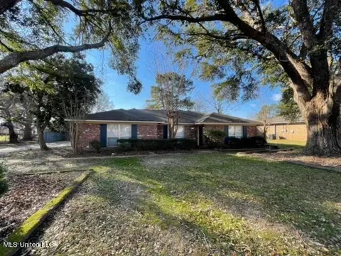 215 St Augustine Dr, Madison, MS 39110
