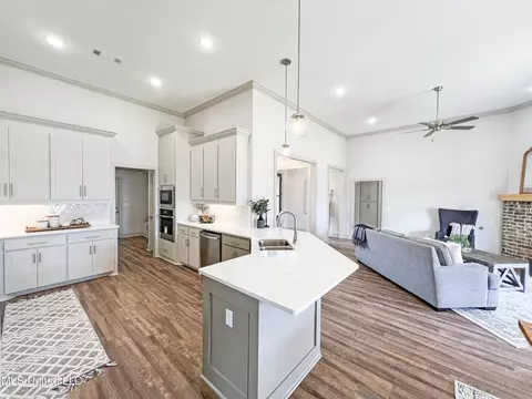 Kitchen - 658 Prosperity Pl, Brandon, MS 39042 photo 2 of 6
