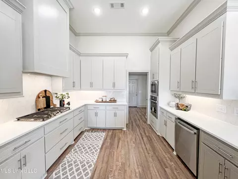 Kitchen - 658 Prosperity Pl, Brandon, MS 39042 photo 5 of 6