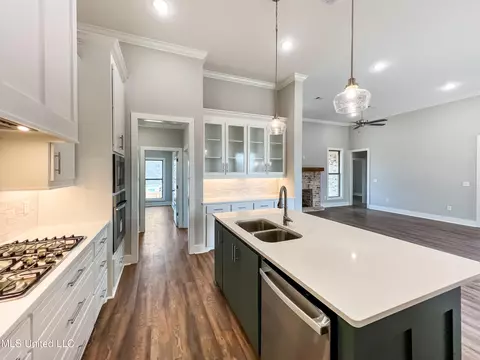 Kitchen - 656 Prosperity Pl, Brandon, MS 39042 photo 2 of 2