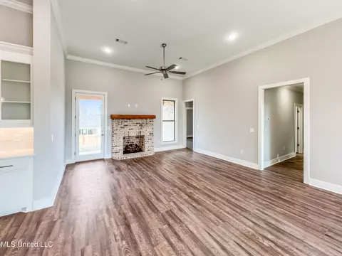 Living - 656 Prosperity Pl, Brandon, MS 39042 photo 2 of 4