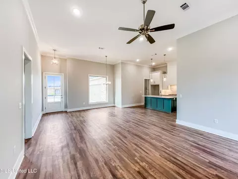 Living - 656 Prosperity Pl, Brandon, MS 39042 photo 3 of 4