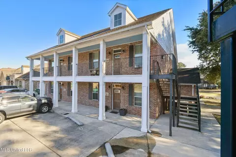 202 Fairway Villas Cir, Diamondhead, MS 39525