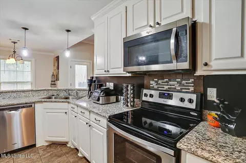 Kitchen - 152 Forest Lake Dr, Byram, MS 39272 photo 2 of 4