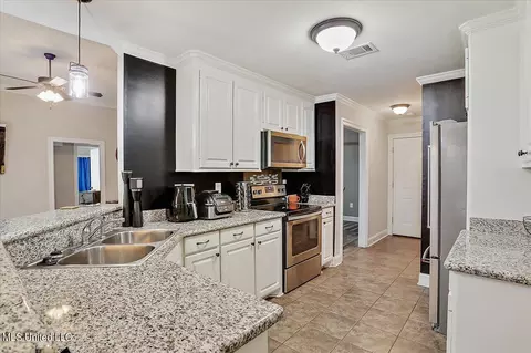 Kitchen - 152 Forest Lake Dr, Byram, MS 39272 photo 3 of 4