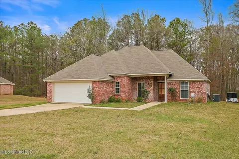 152 Forest Lake Dr, Byram, MS 39272