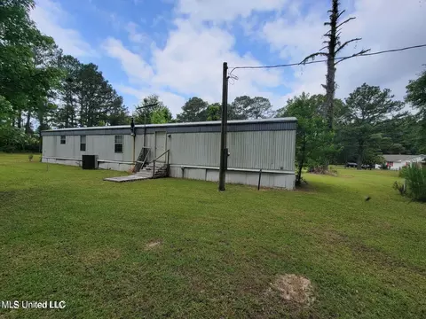 510 Spring St, Taylorsville, MS 39168