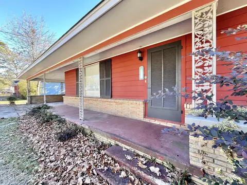 706 Lee Ave, Crystal Springs, MS 39059