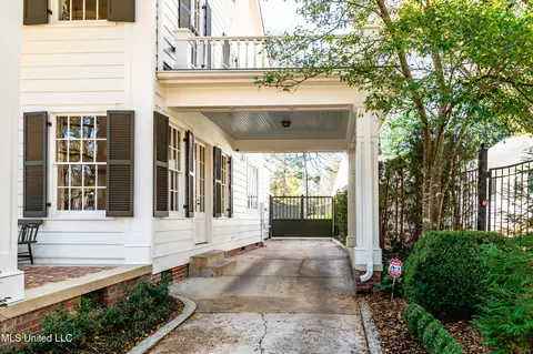 Exterior - 835 Avondale St, Jackson, MS 39216 photo 13 of 24