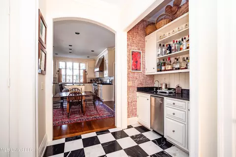Kitchen - 835 Avondale St, Jackson, MS 39216 photo 7 of 7