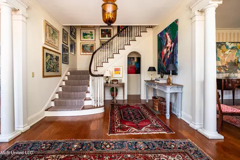 Entry Way - 835 Avondale St, Jackson, MS 39216 photo 1 of 4