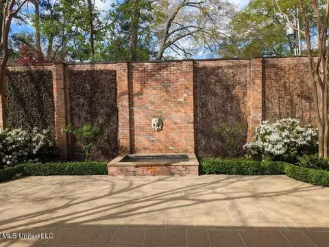 Exterior - 835 Avondale St, Jackson, MS 39216 photo 7 of 24