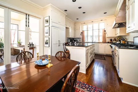 Kitchen - 835 Avondale St, Jackson, MS 39216 photo 1 of 7