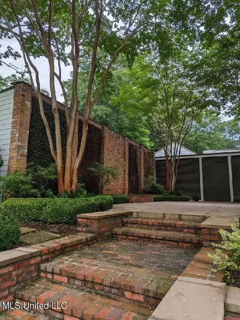 Exterior - 835 Avondale St, Jackson, MS 39216 photo 20 of 24