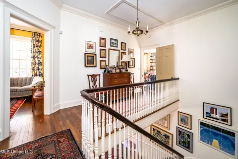 Entry Way - 835 Avondale St, Jackson, MS 39216 photo 3 of 4