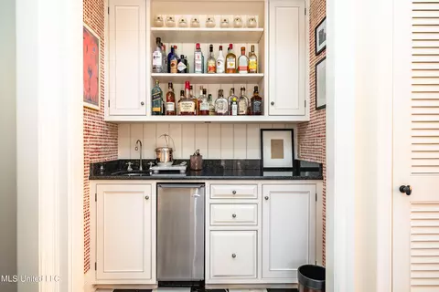 Kitchen - 835 Avondale St, Jackson, MS 39216 photo 6 of 7