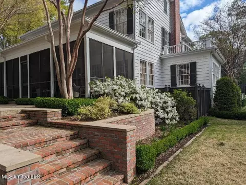 Exterior - 835 Avondale St, Jackson, MS 39216 photo 8 of 24